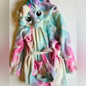 UNICORN Girl’s Bathrobe, Fits 8-10,‎ with Pockets and tie! Super Soft and fuzzy!